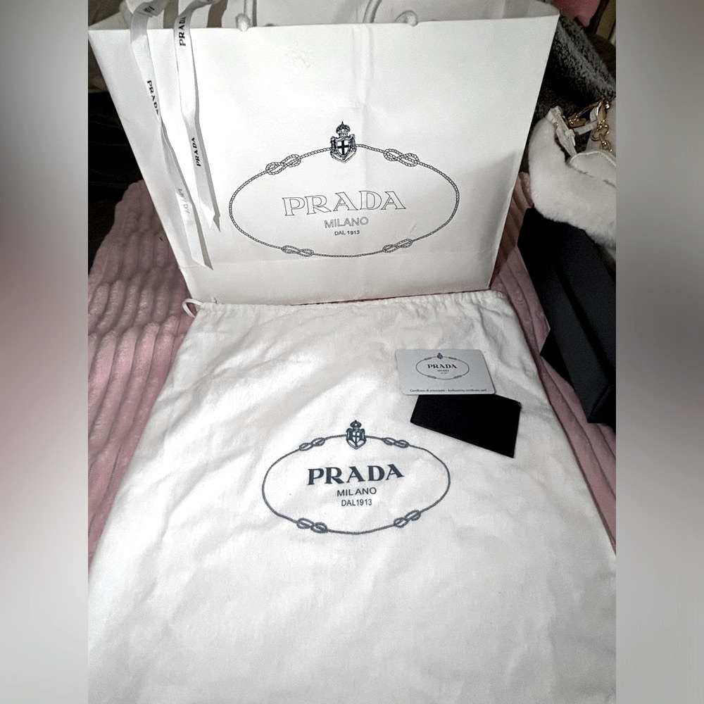 PRADA BAG. - Picture 5 of 7